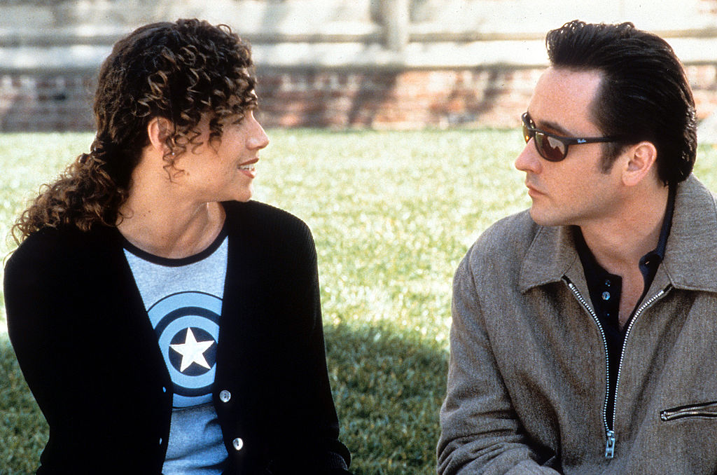 Minnie Driver talks with John Cusack in a scene from the film 'Grosse Pointe Blank', 1997.